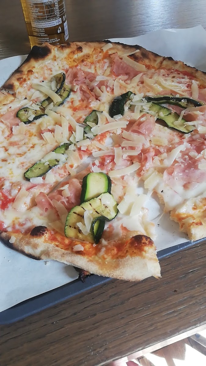 Gastronomia Pizzeria I Portici Photo 8