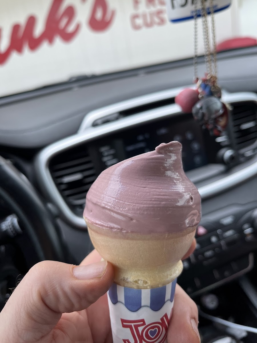 Hank's Frozen Custard Photo 2