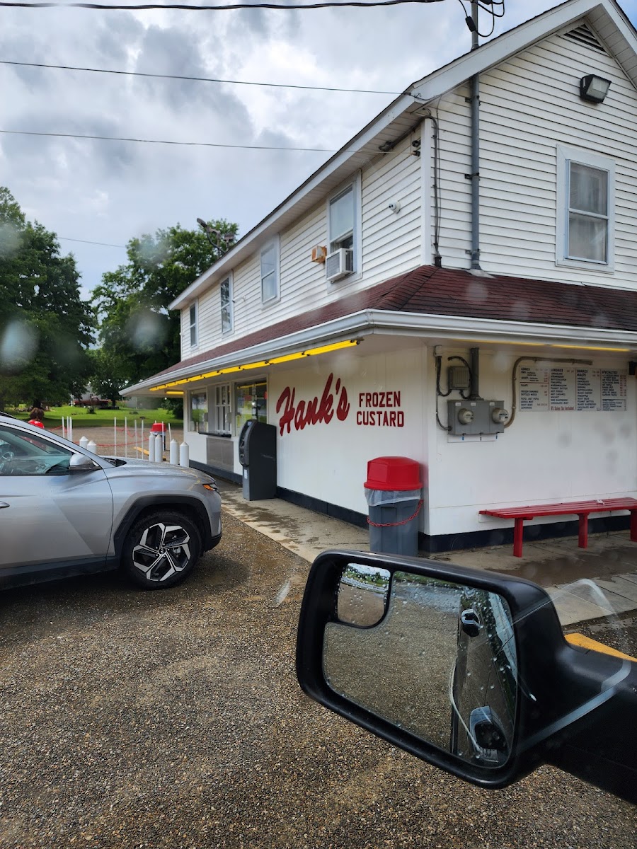 Hank's Frozen Custard Photo 3