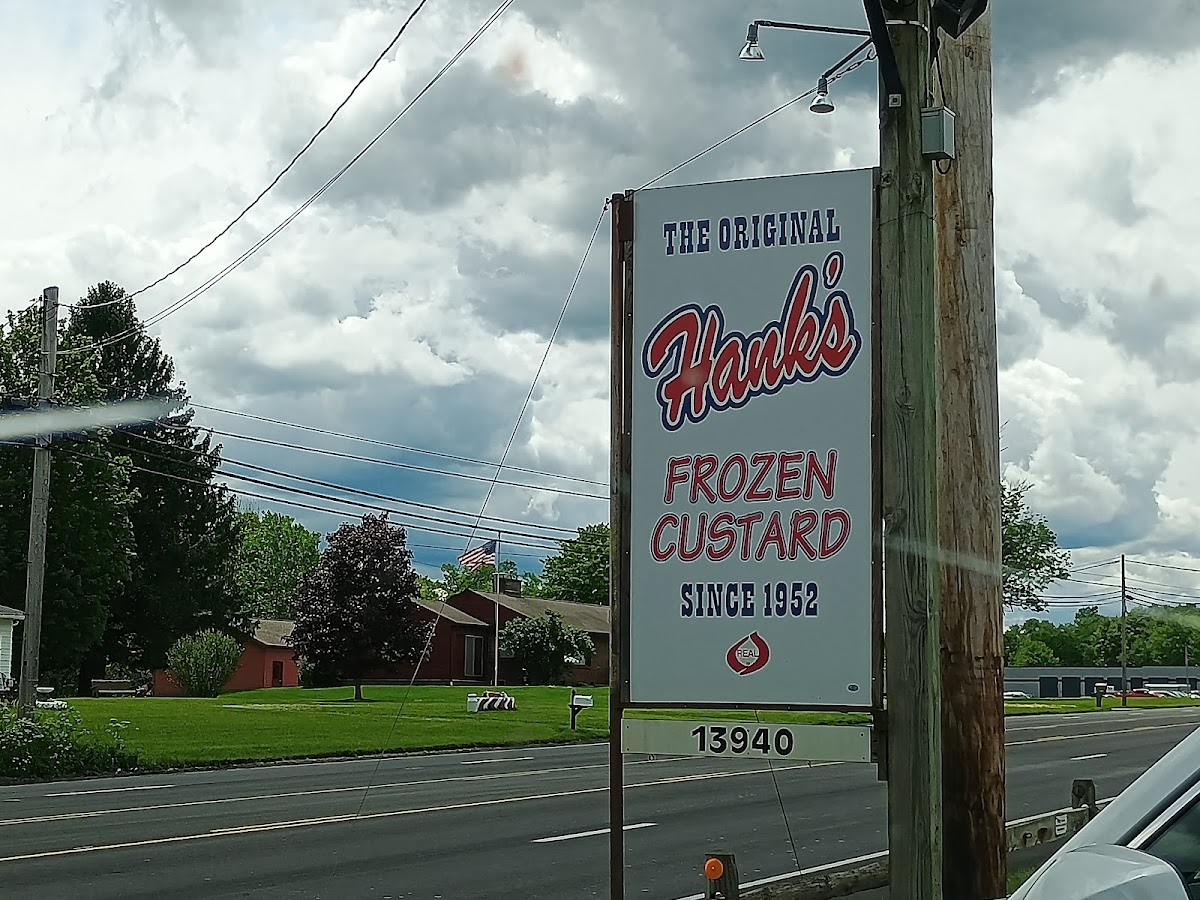 Hank's Frozen Custard Photo 4