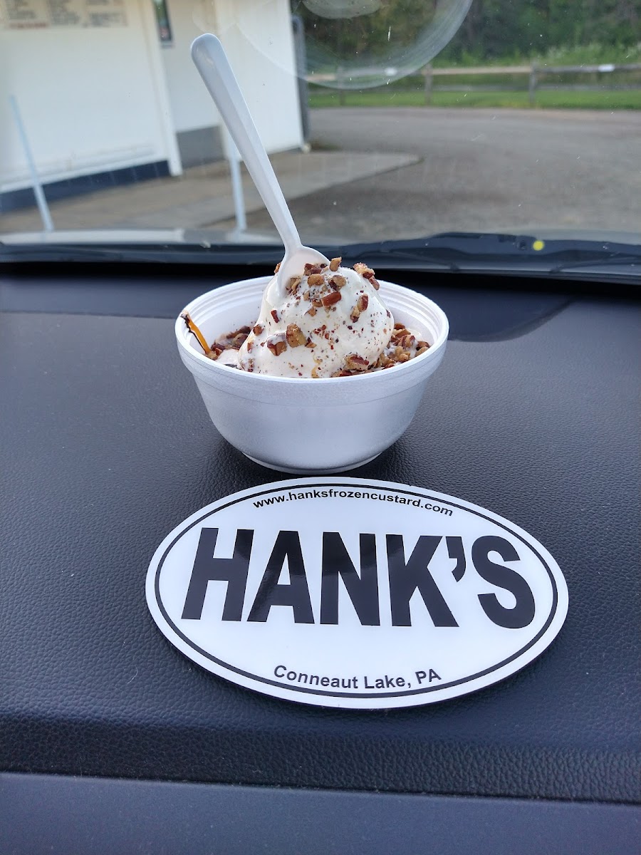 Hank's Frozen Custard Photo 5