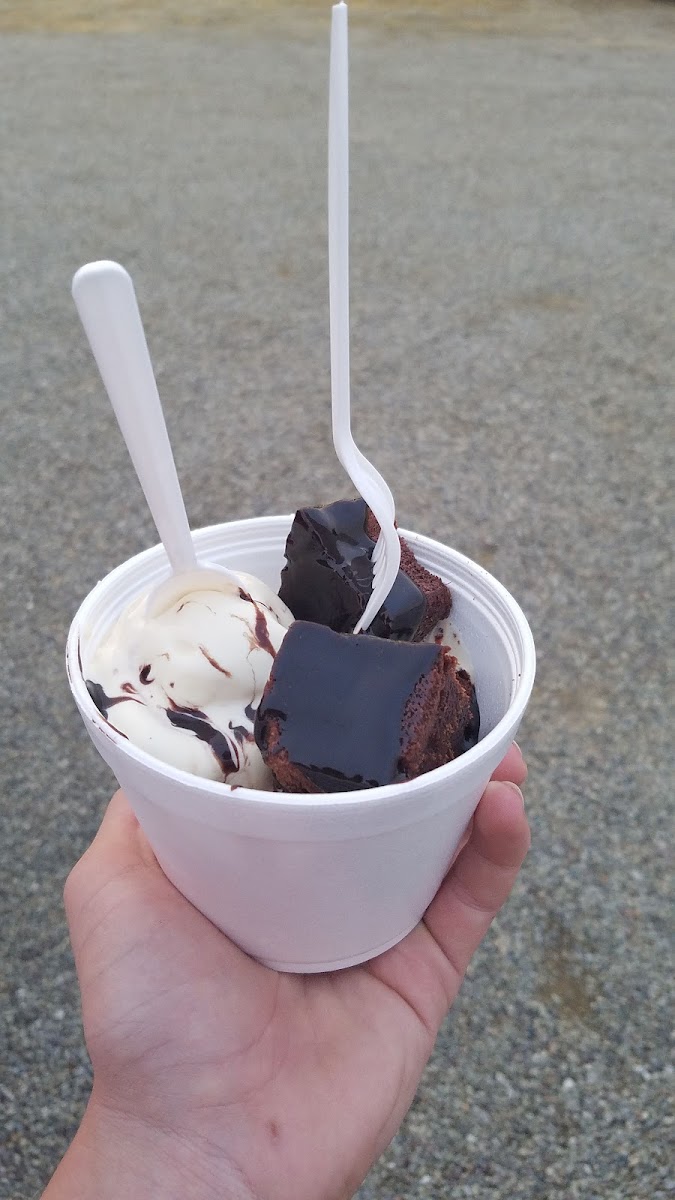Hank's Frozen Custard Photo 8