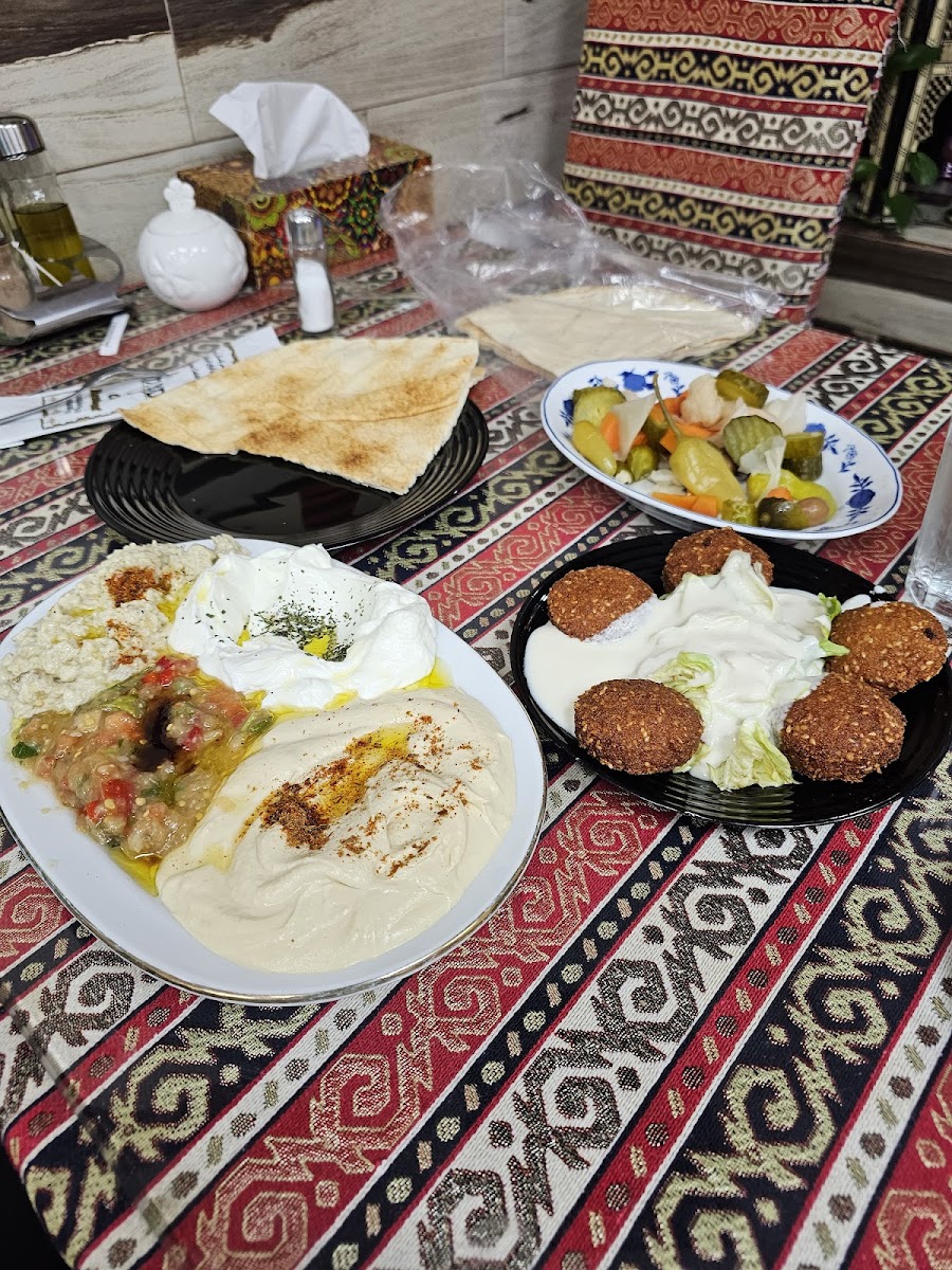Murad Cafe-Restaurant Photo 9