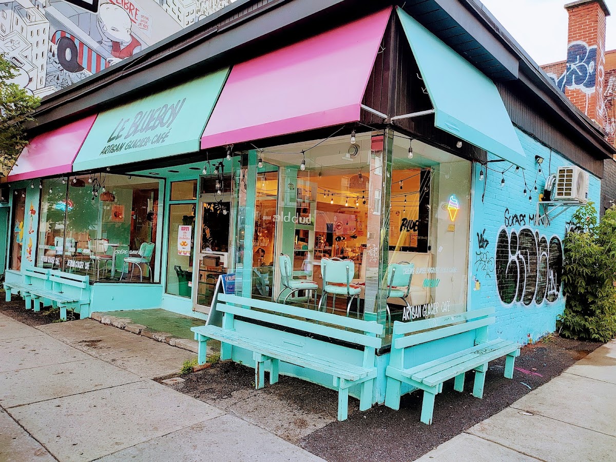 Le Blueboy: Artisan Glacier