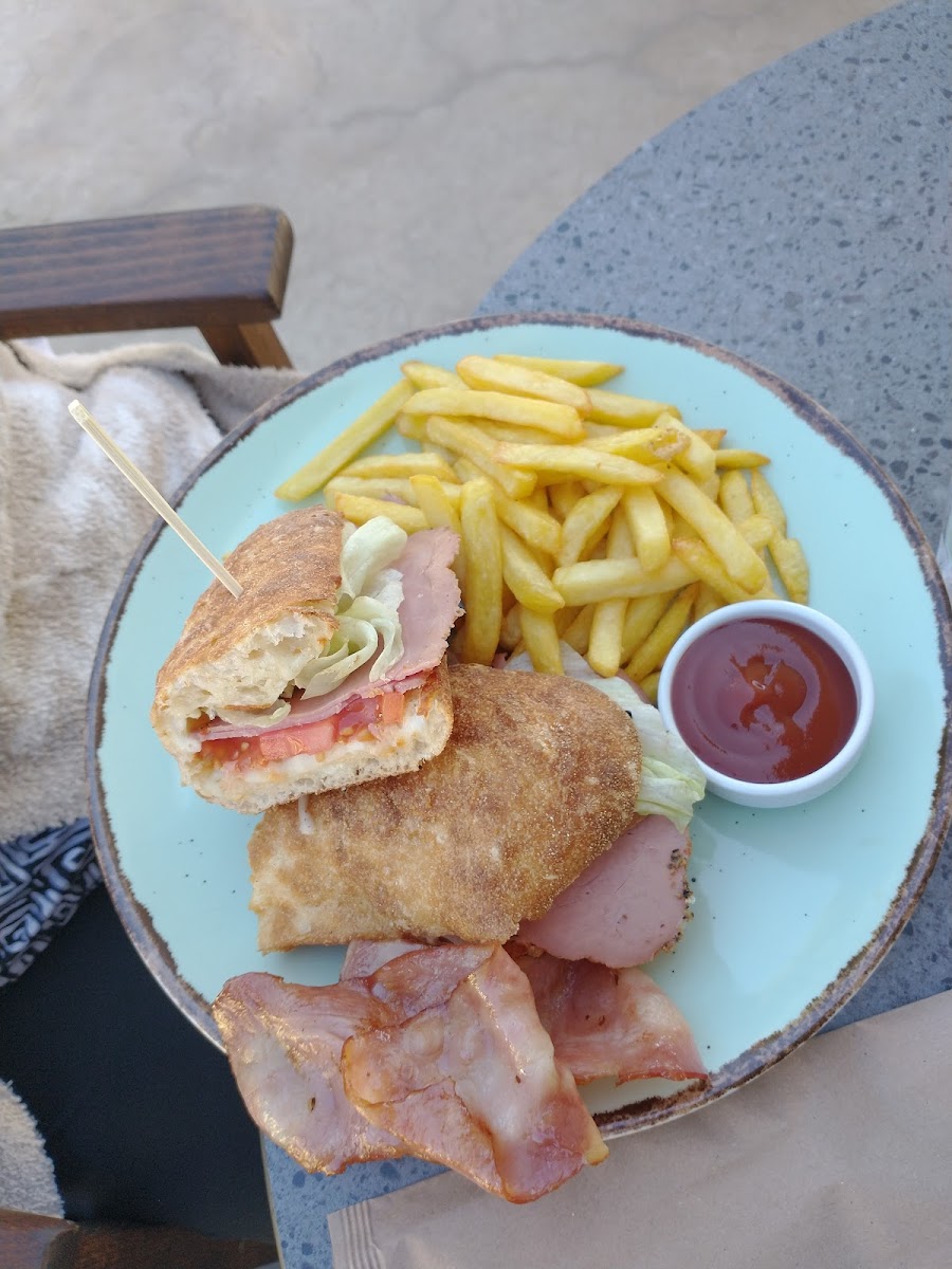 Averto Cafe Photo 9