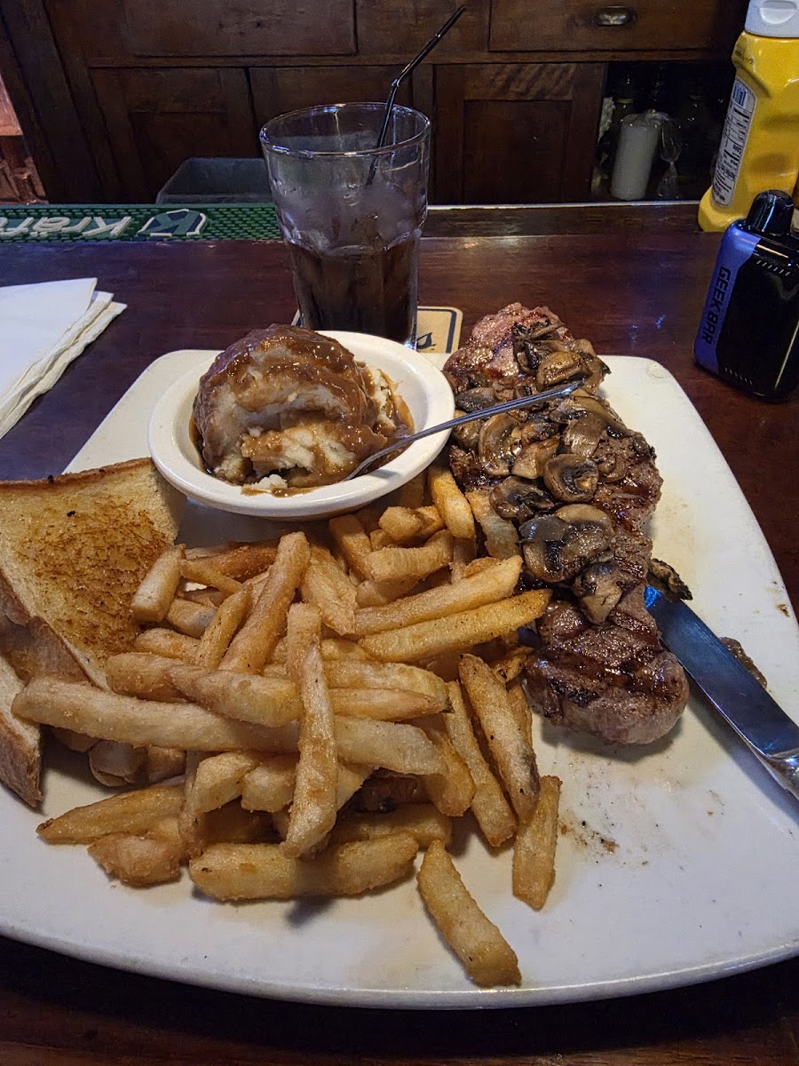 Skootr's Restaurant & Bar Photo 2
