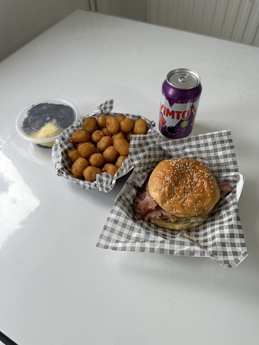 Busters Burgers Photo 2