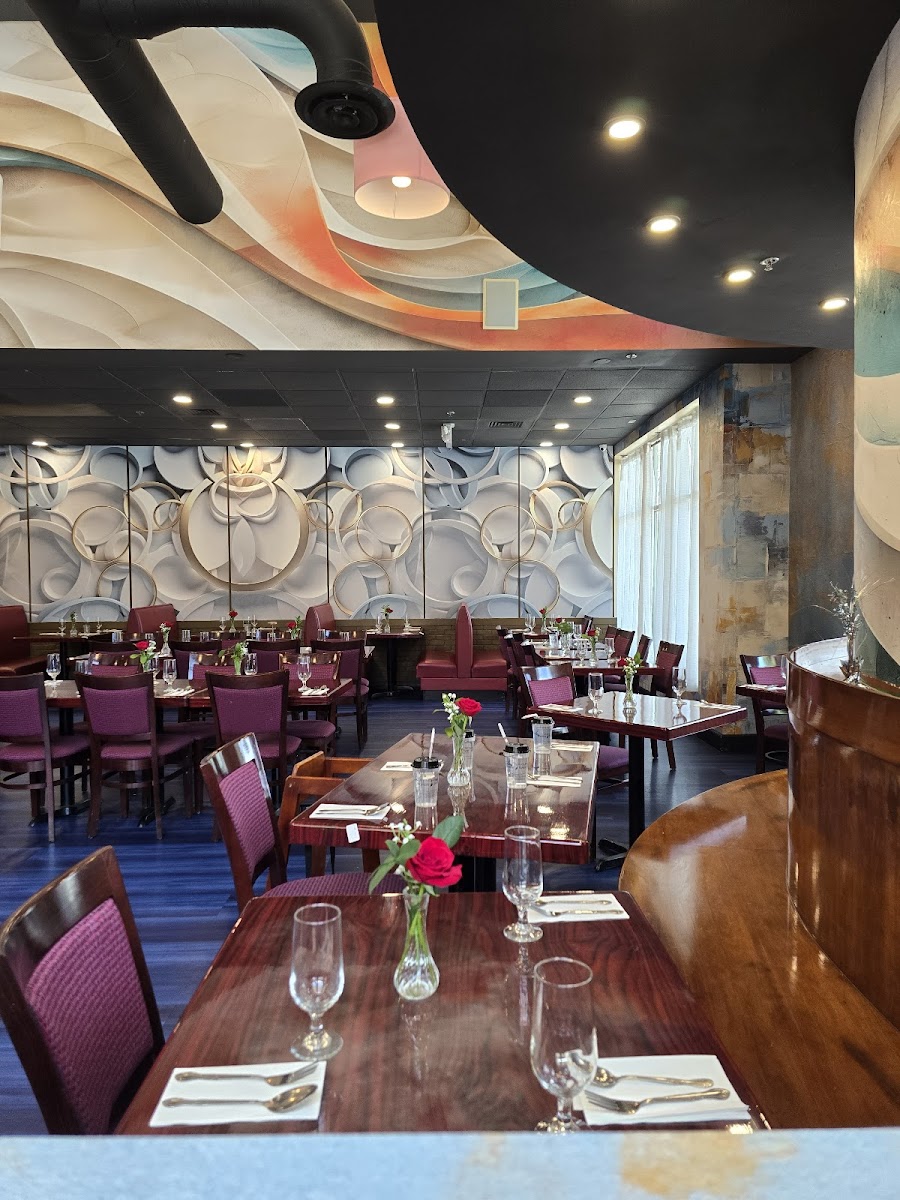 Bombay Tandoor Bar and Grille - Lansdowne Photo 3