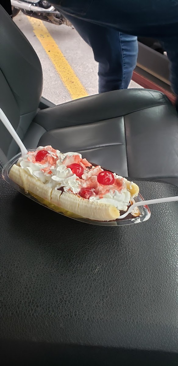 Gravity Ice Cream Photo 9