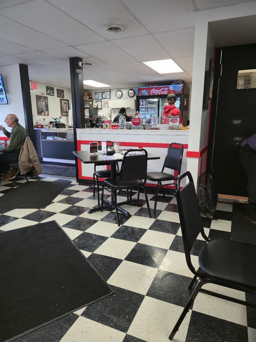 Shirley's Cafe & Grill Photo 3