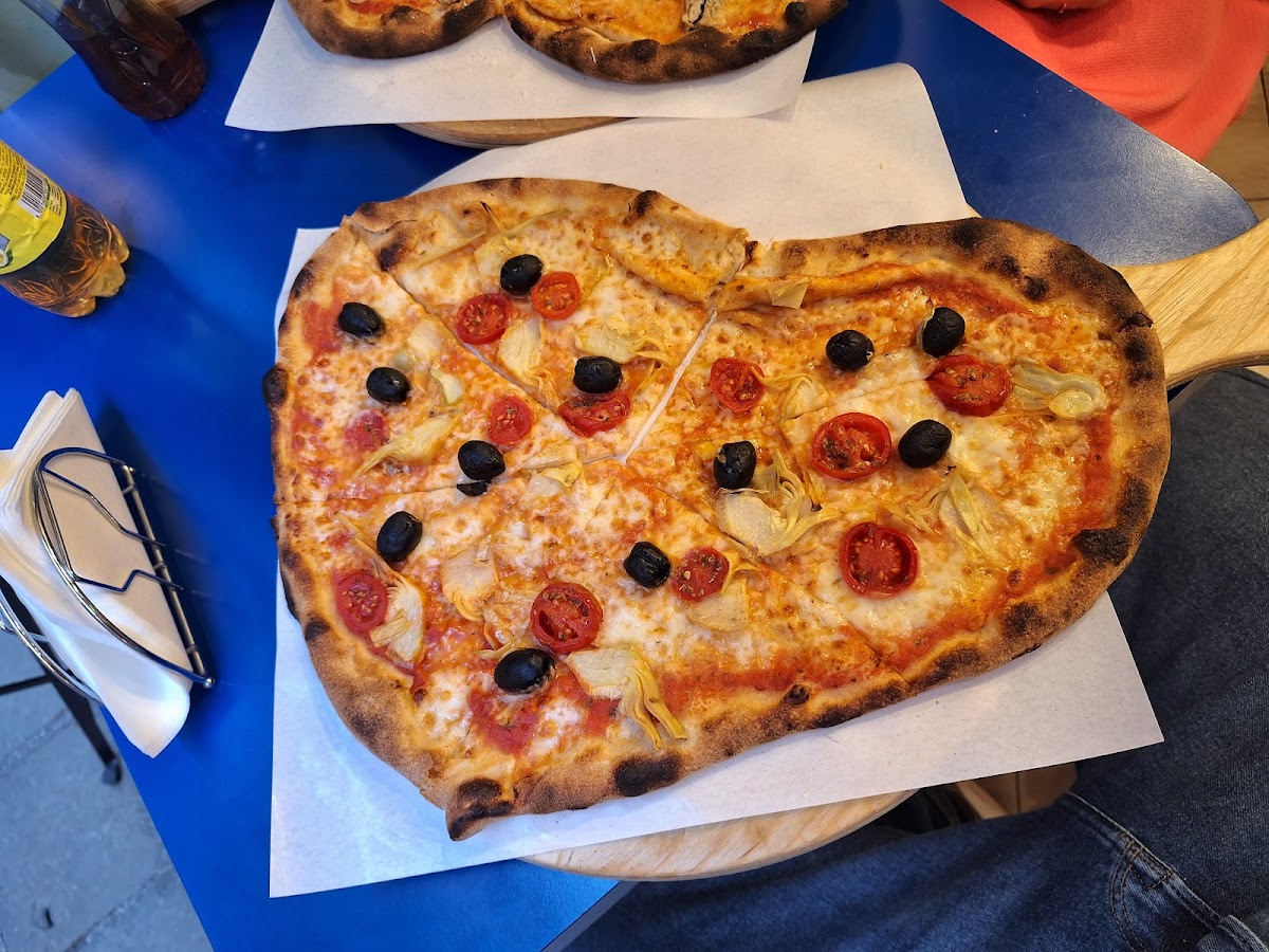 Pizzeria Nettuno - Bologna Photo 6