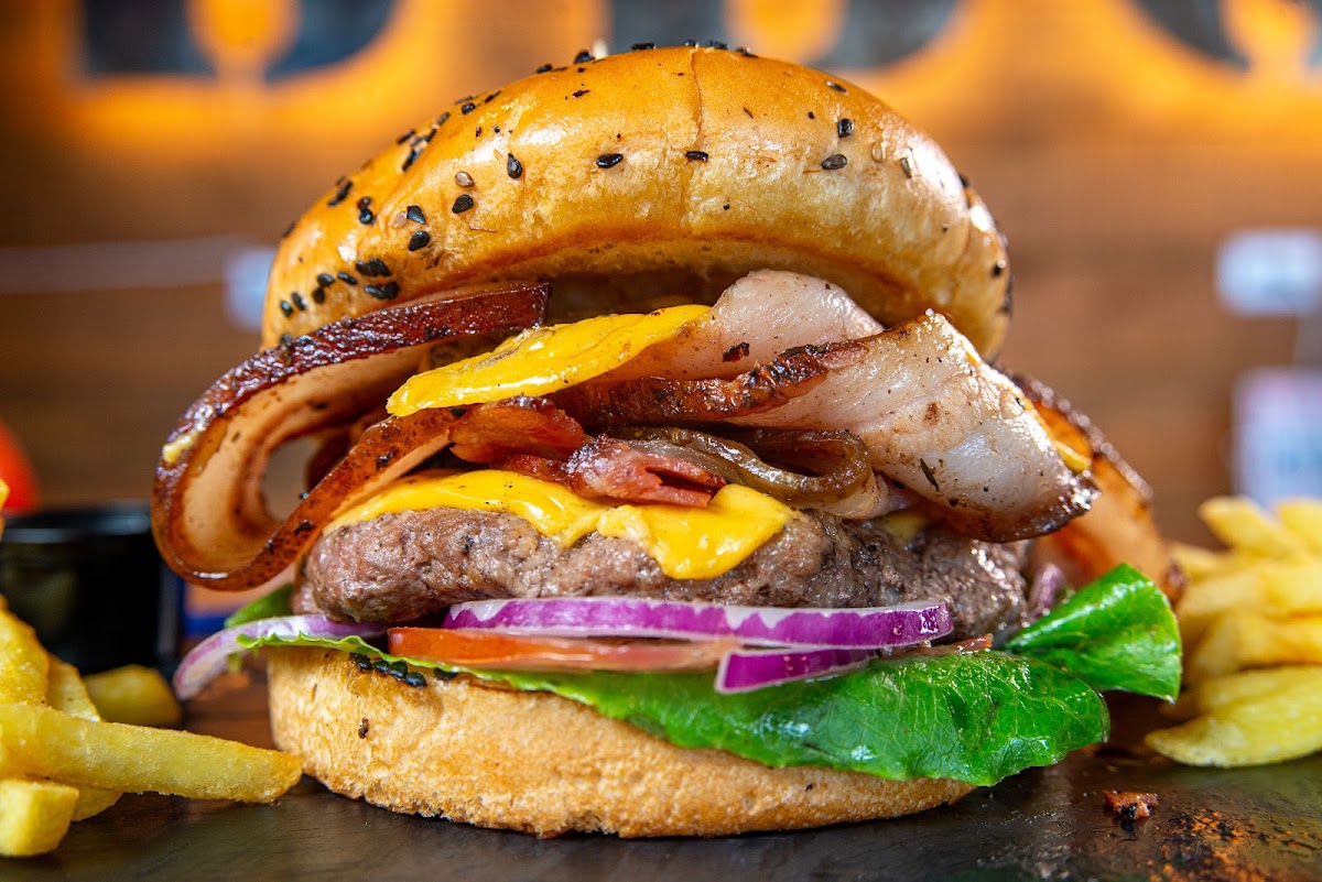 AMERICAN GRILL CIUDAD MONTES, CARNES AL BARRIL Y AL HORNO