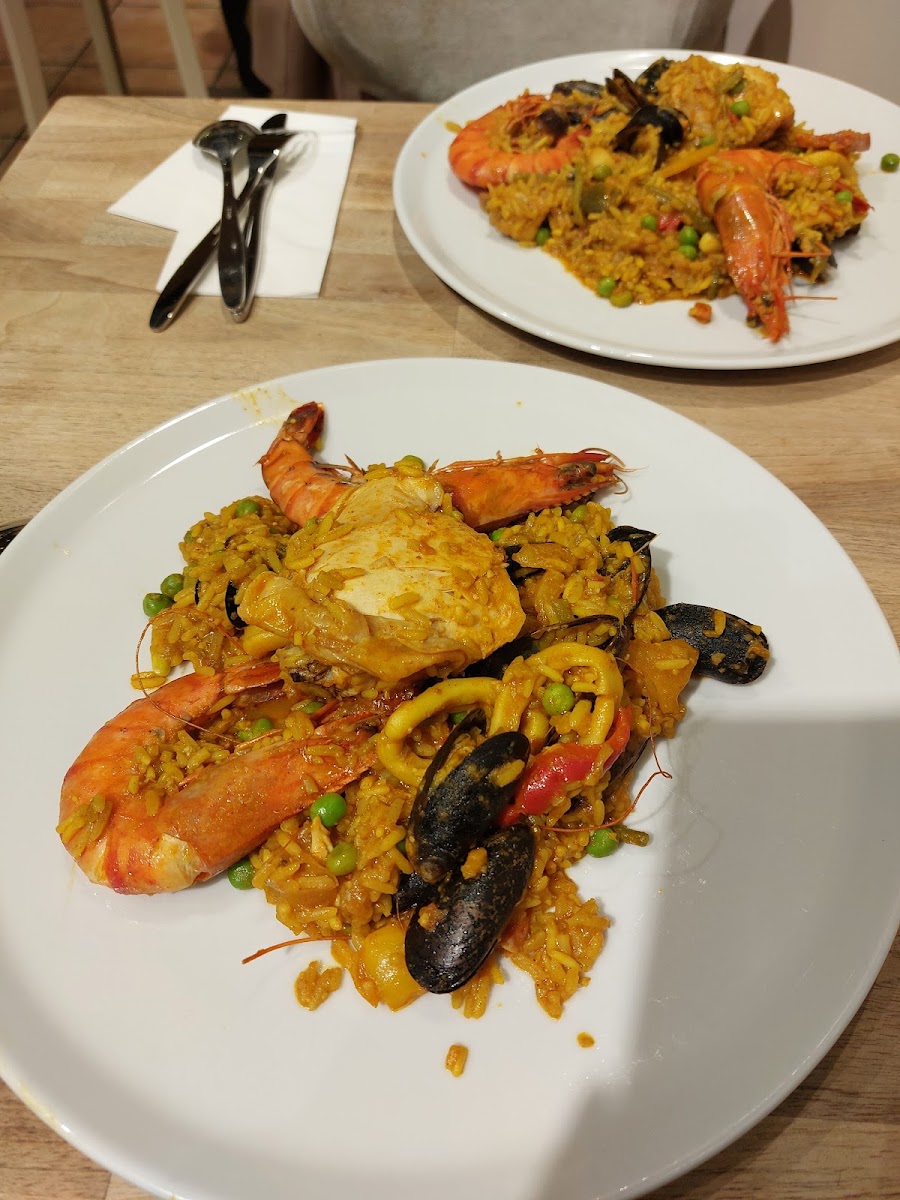 Manora Restaurant Photo 5