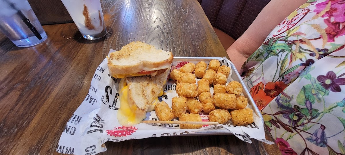 Cold Beers & Cheeseburgers Photo 10