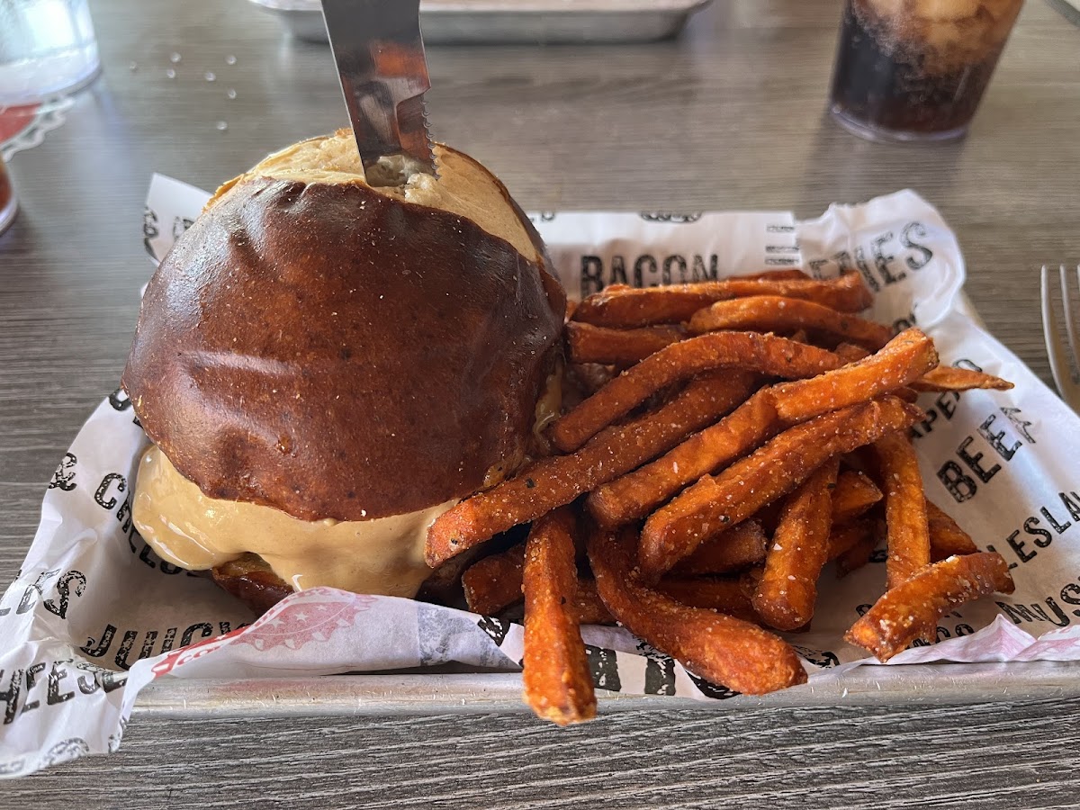 Cold Beers & Cheeseburgers Photo 4
