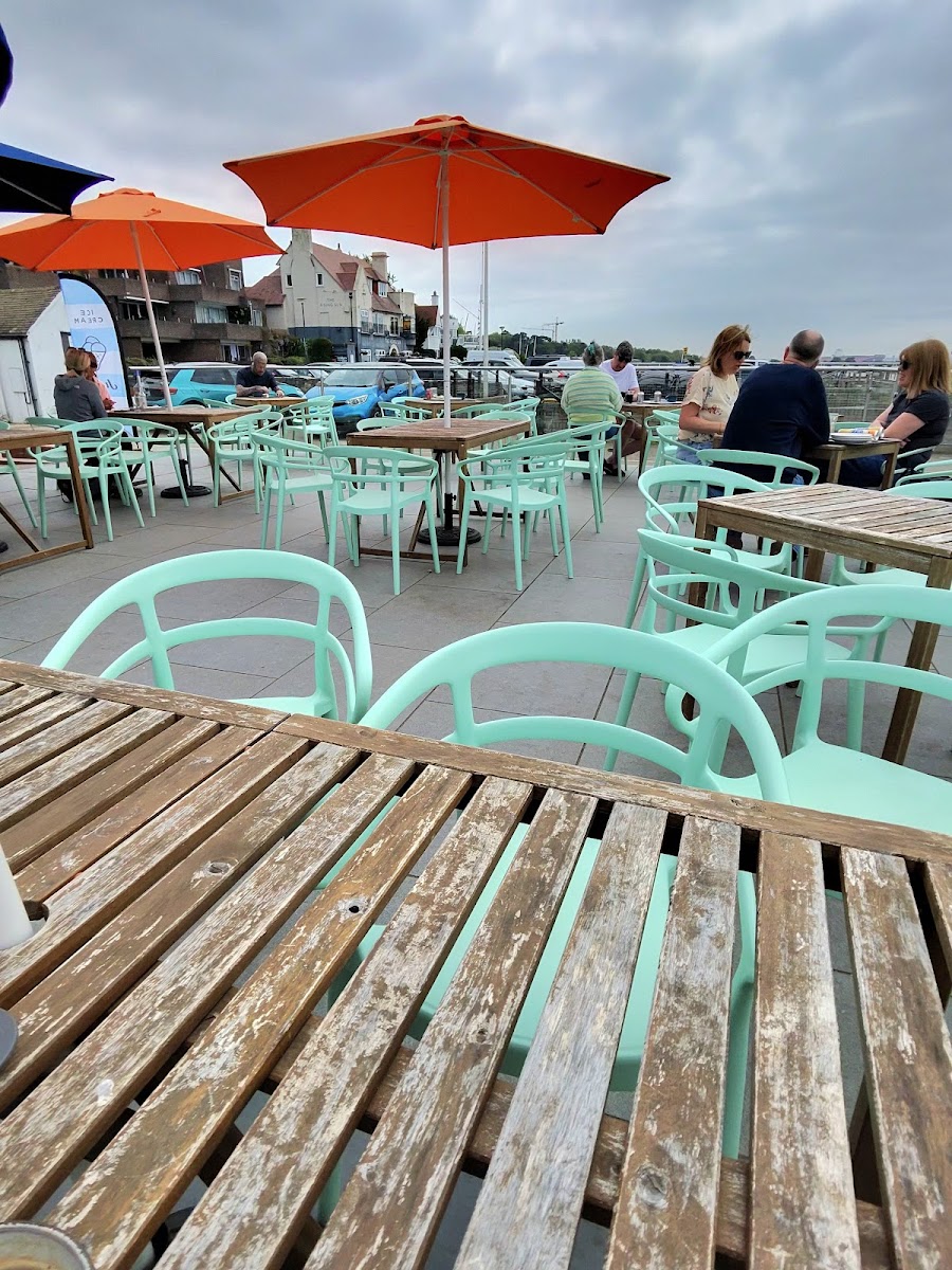 Mermaids Coffee Shop Photo 3