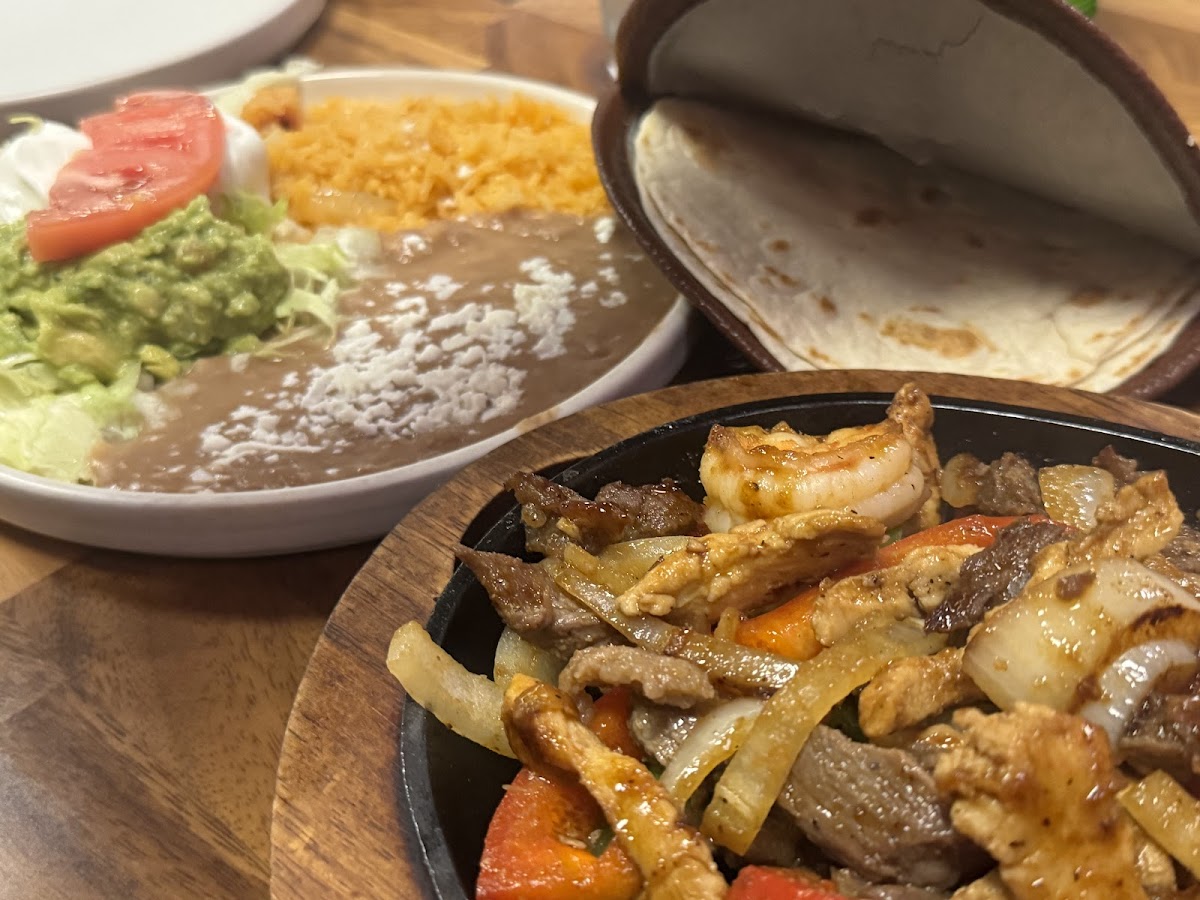 Casa Azteca Mexican Grill Photo 4
