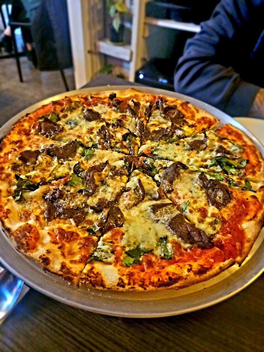 Pezzetinos Pizza & Bar Photo 5
