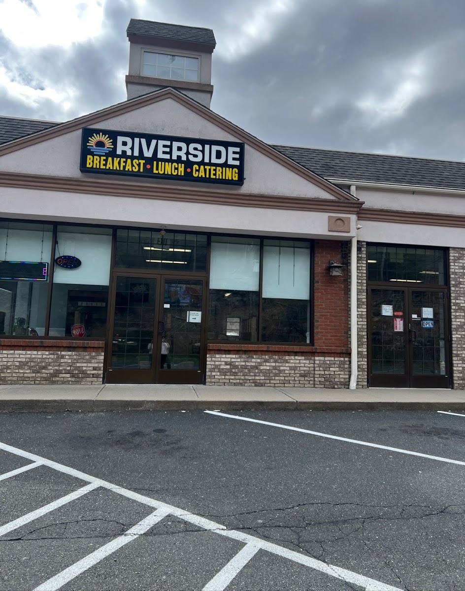 Riverside Breakfast and Lunch