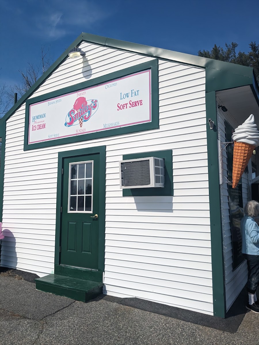 Smiley's Ice Cream Shoppe Photo 10