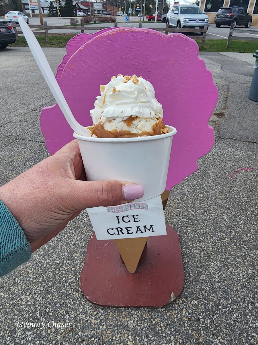 Smiley's Ice Cream Shoppe Photo 9