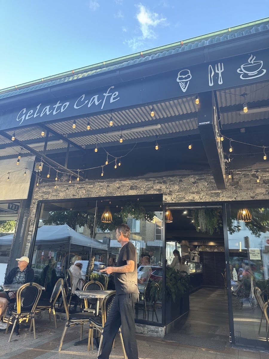 Neros Gelato Cafe