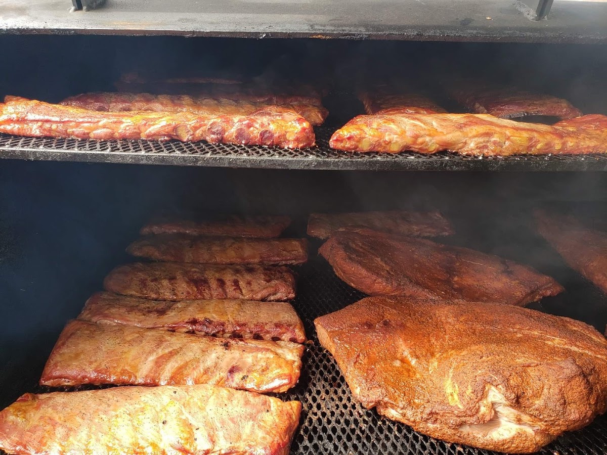 Yellow rose smokehouse Photo 10
