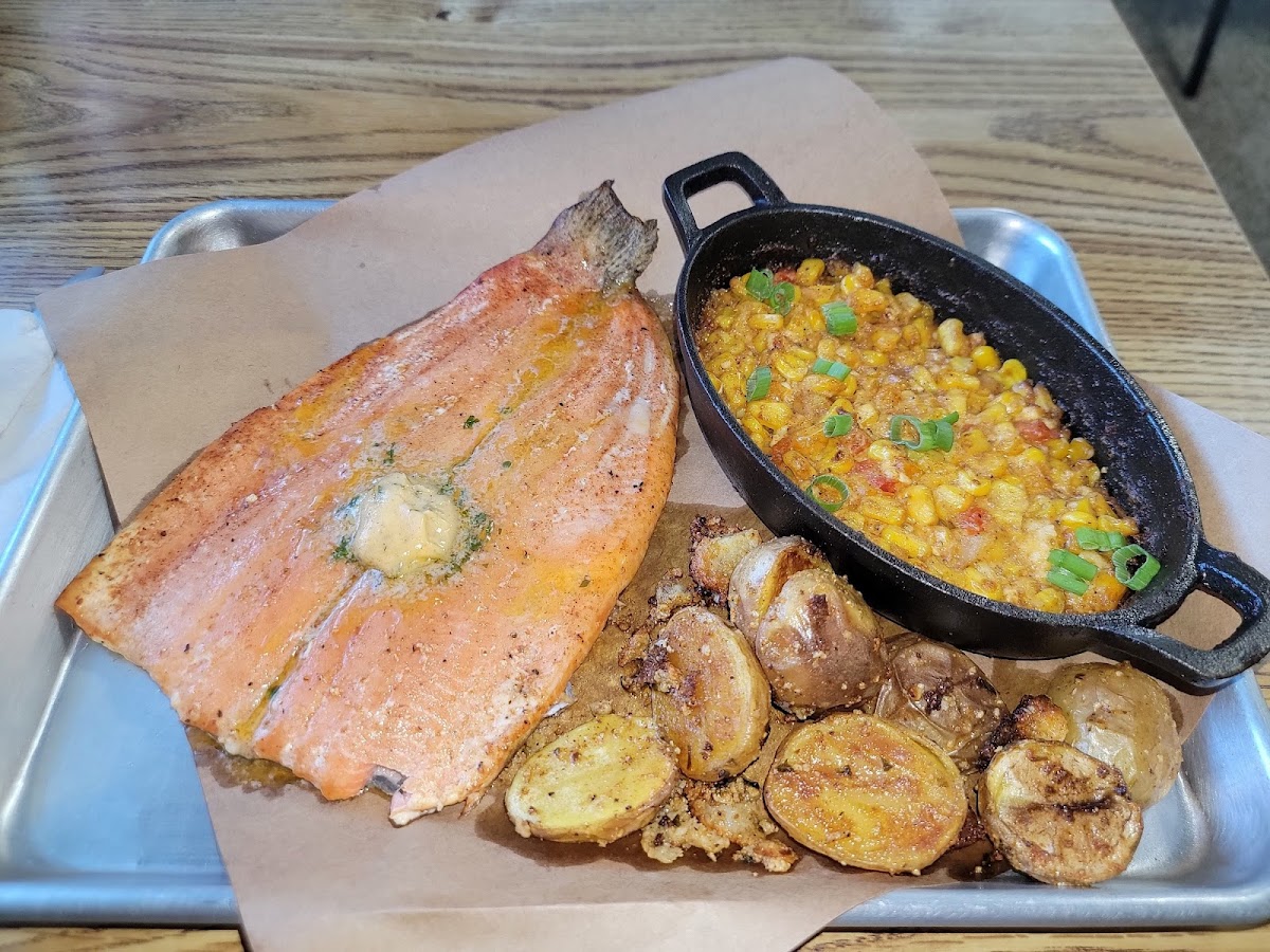Yellow rose smokehouse Photo 2