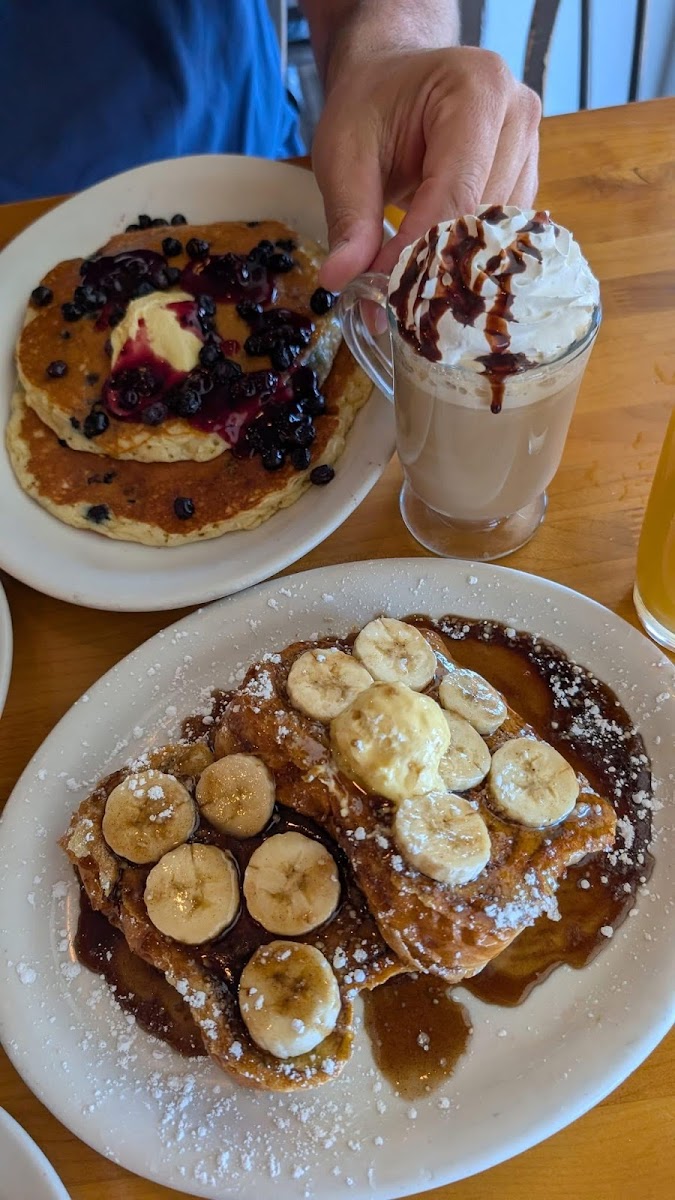 David’s House Cafe & Grill Photo 8
