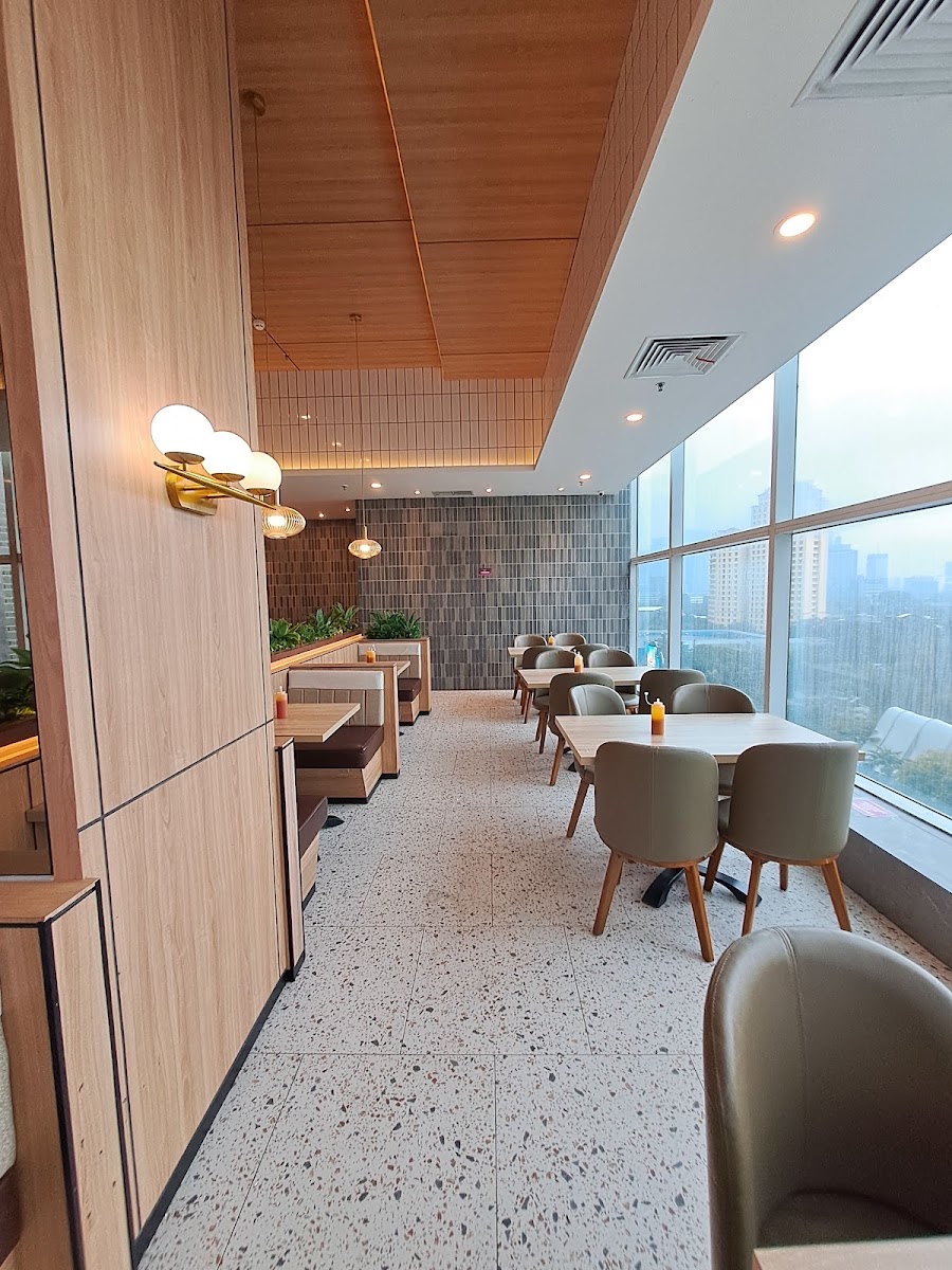 Solaria - Pacific Place Photo 3