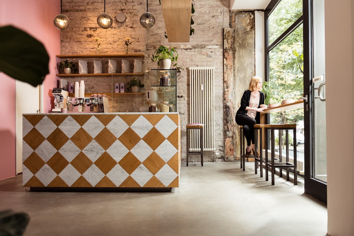 Lucy's. A healthy Deli Concept.