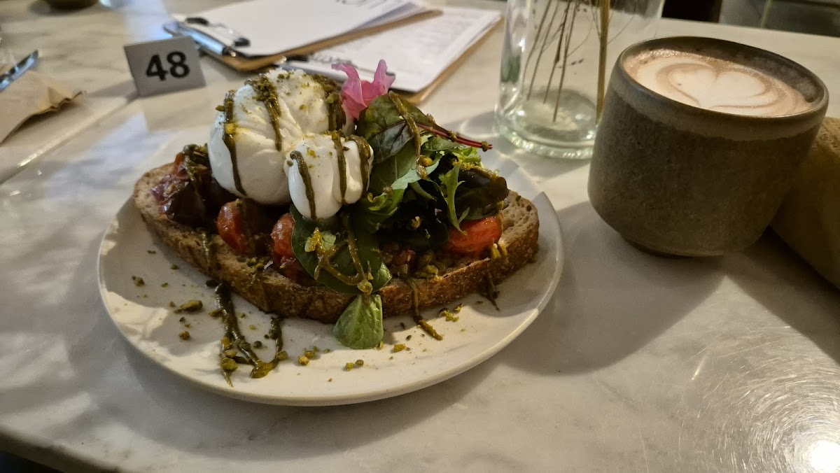 Lucy's. A healthy Deli Concept. Photo 9