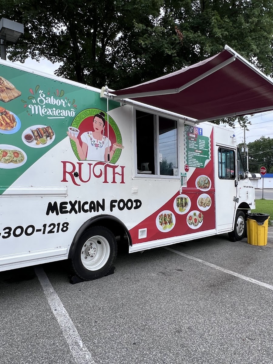 Ruth Mexican Food Truck Photo 3