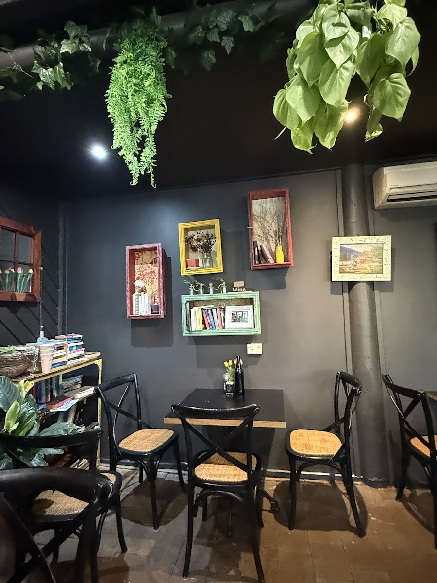 Tulip's Cafe Photo 2