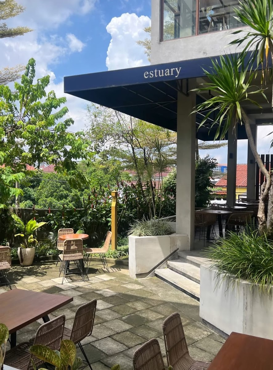 Estuary Café Photo 3