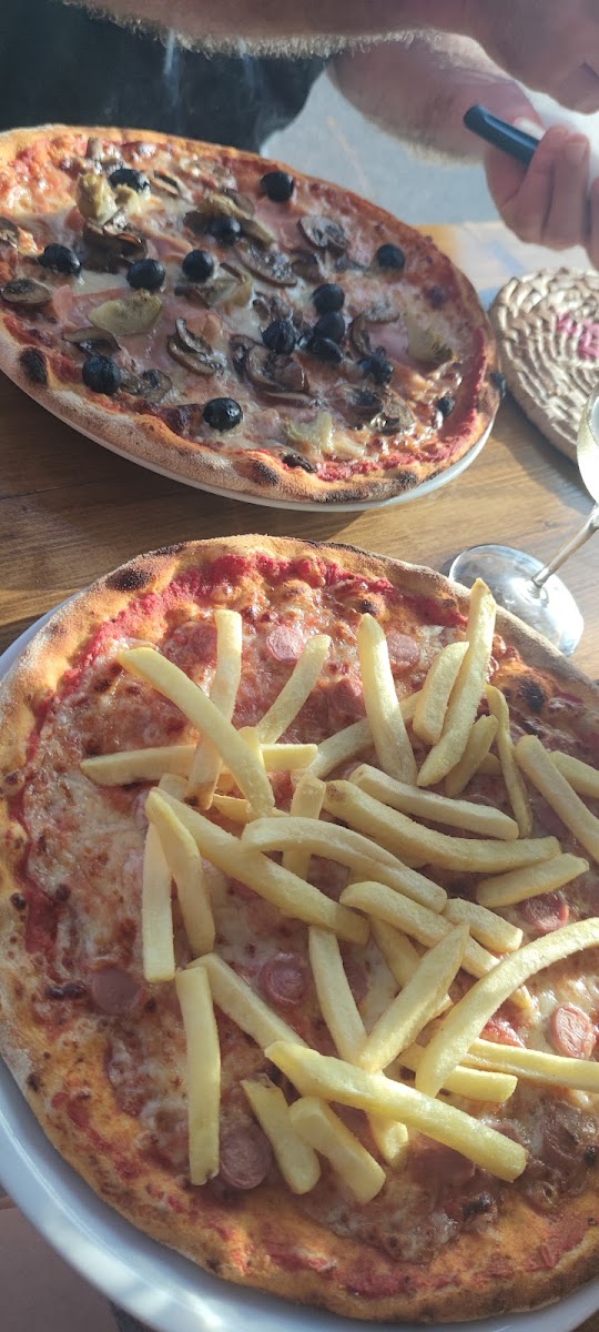 La Botte Pub Pizzeria Photo 7