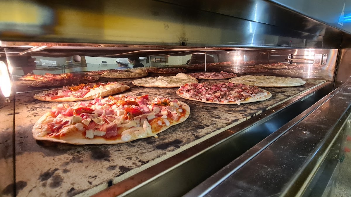 La Marvelous Pizza Photo 3