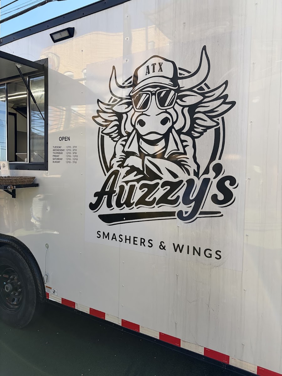 Auzzy’s Smashers & Wings Photo 3
