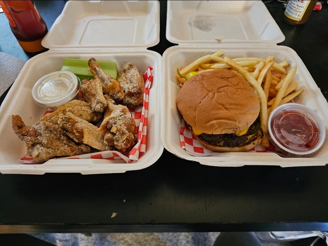 Auzzy’s Smashers & Wings Photo 5