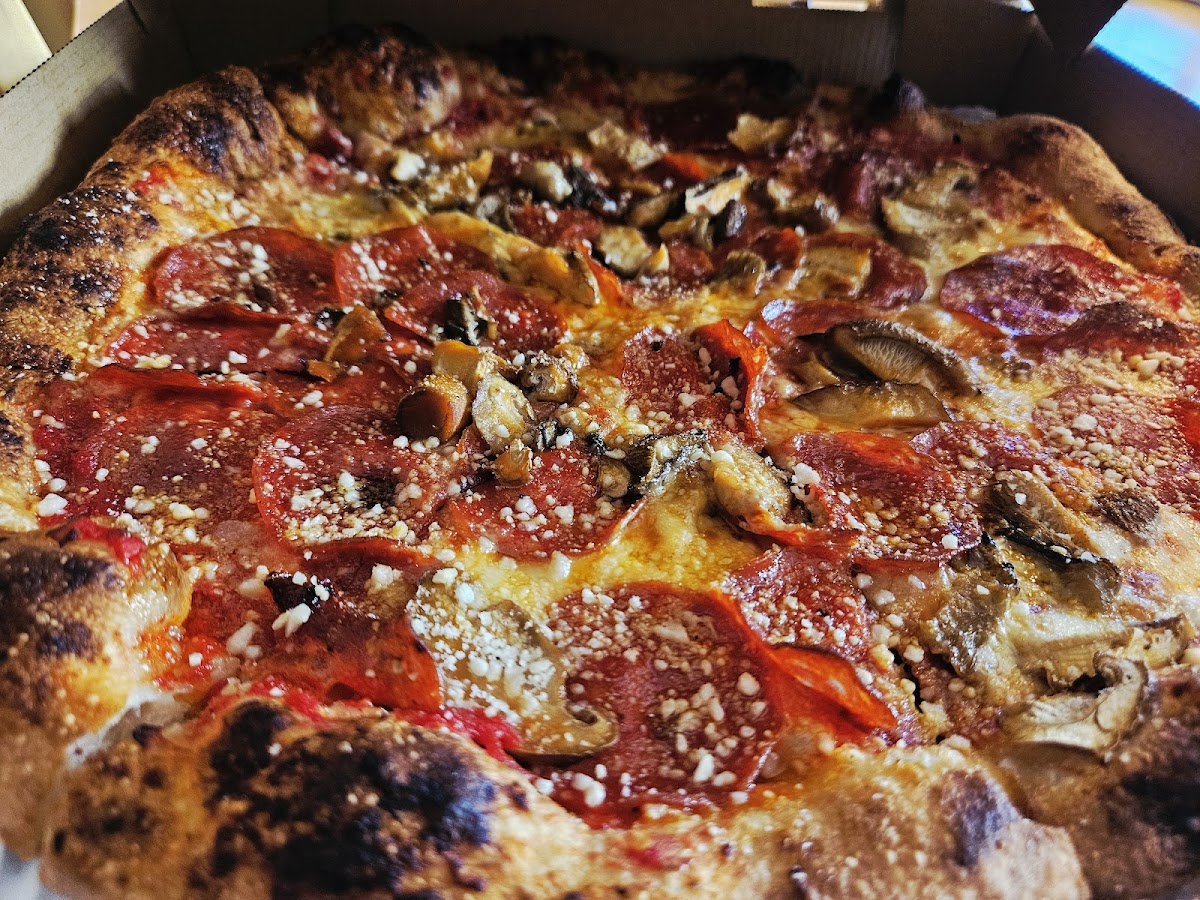 Pizzaias Pizza Photo 4