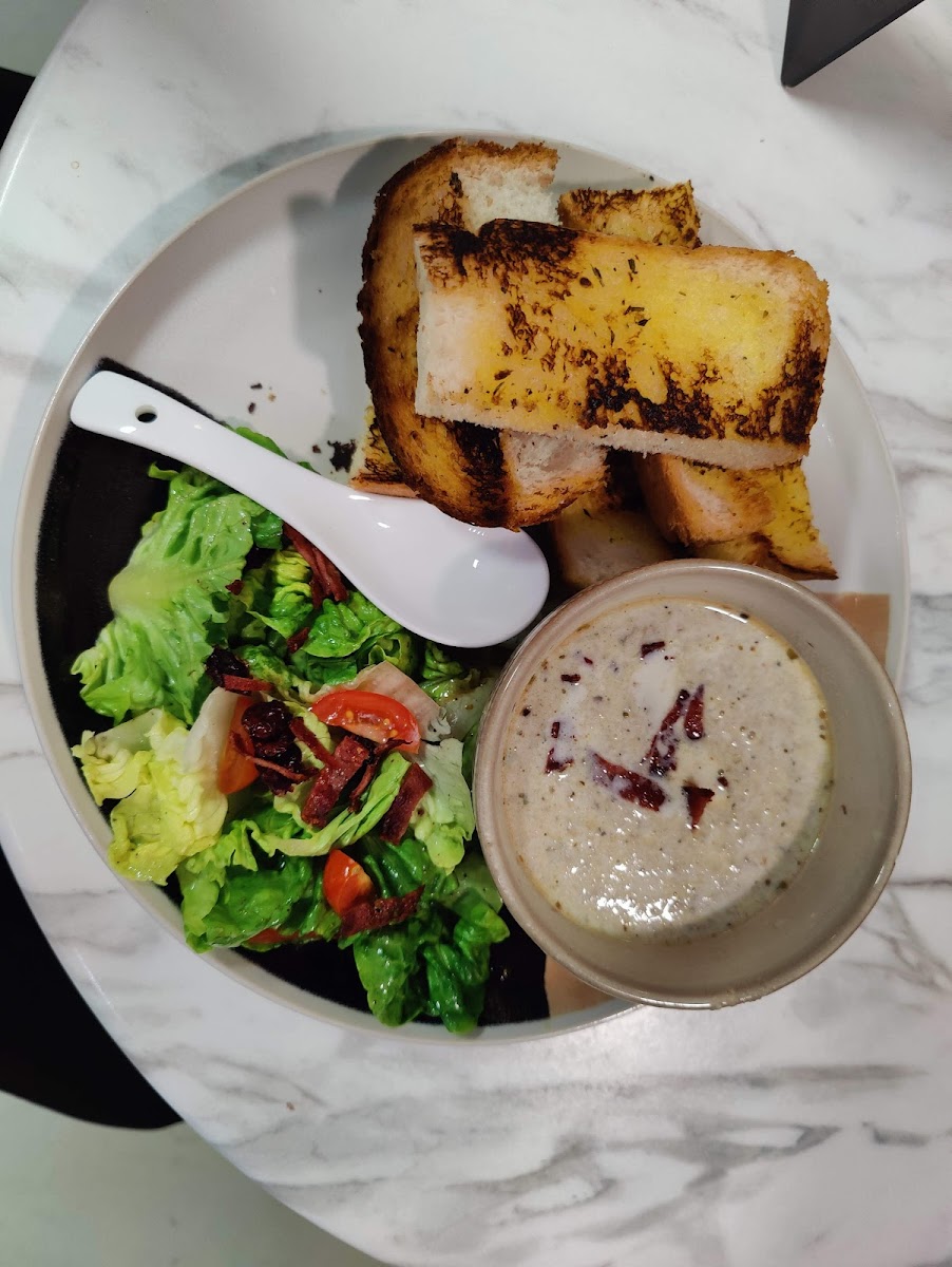 Ngopi dan Toast Photo 7