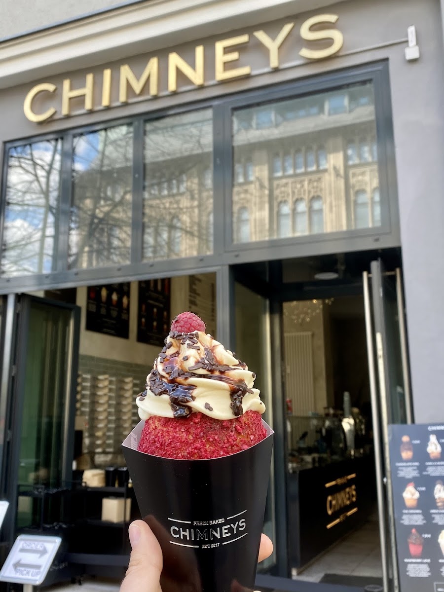 CHIMNEYS Photo 9