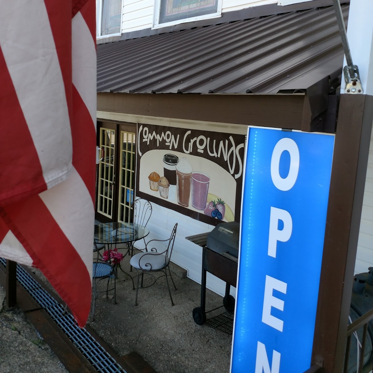 Common Grounds Coffee Shop Photo 4