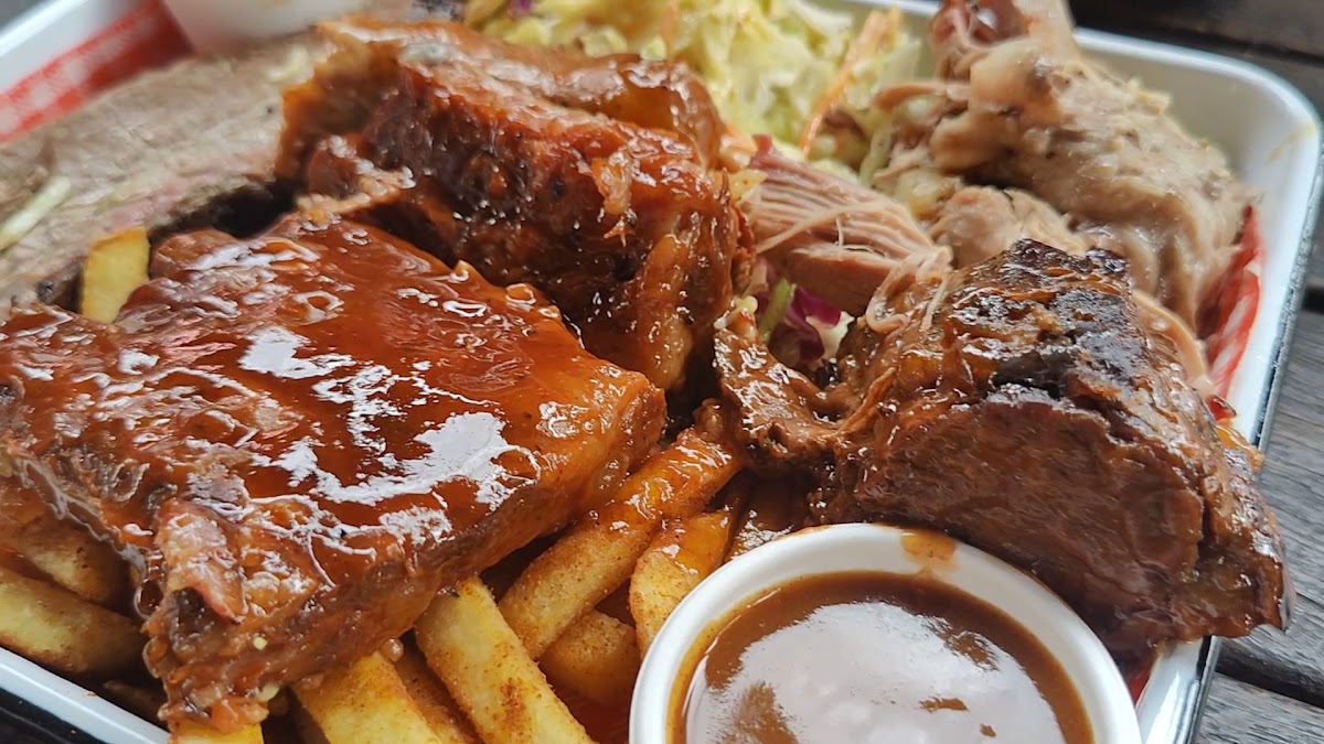 Big Earle's Roadhouse Barbecue Photo 2