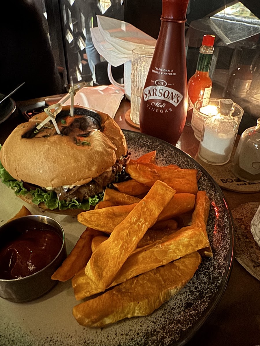 Boudica Café Bar - CityGolf Plaza Photo 5