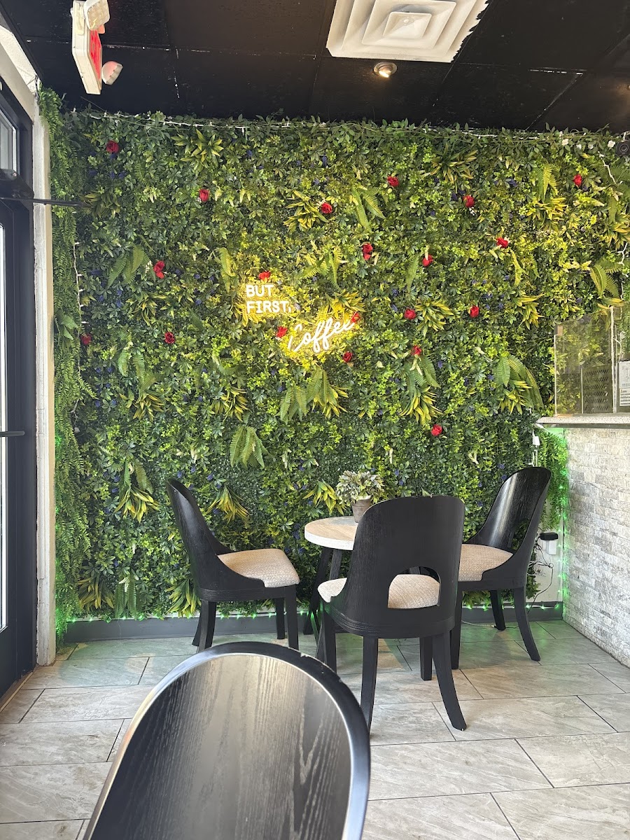 Laina Cafe