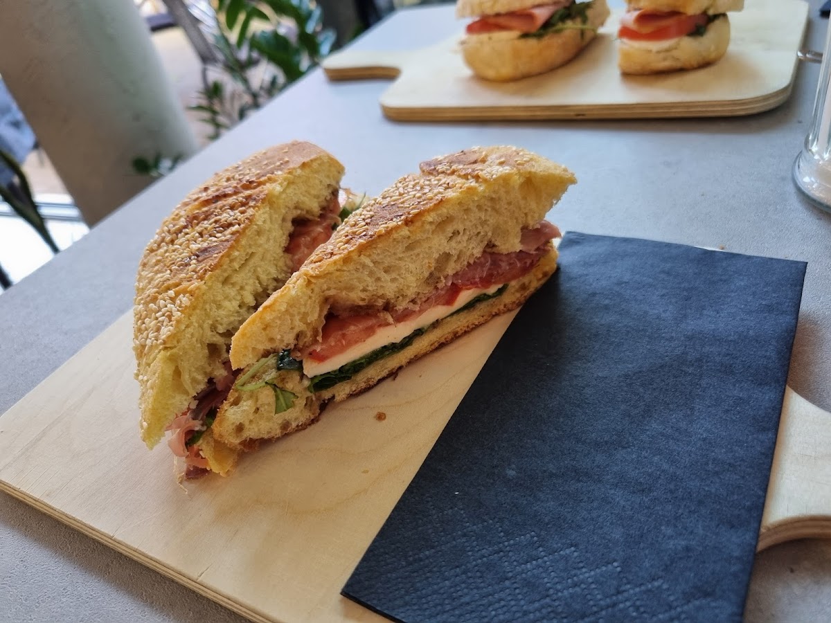 Cafe’ MachBar Photo 4