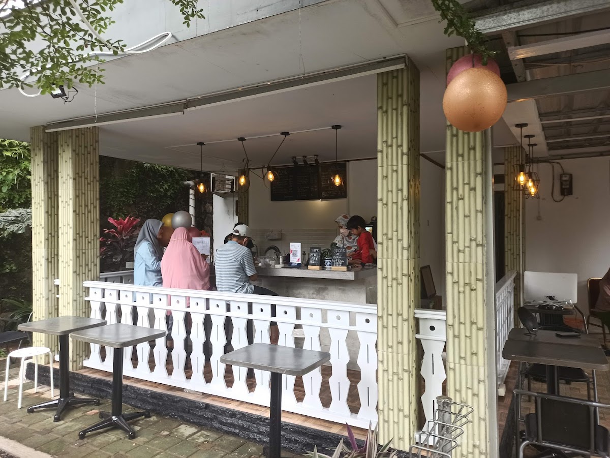 Bale Djajan | Cafe | Coffee Shop | Kopi Botolan | Depok
