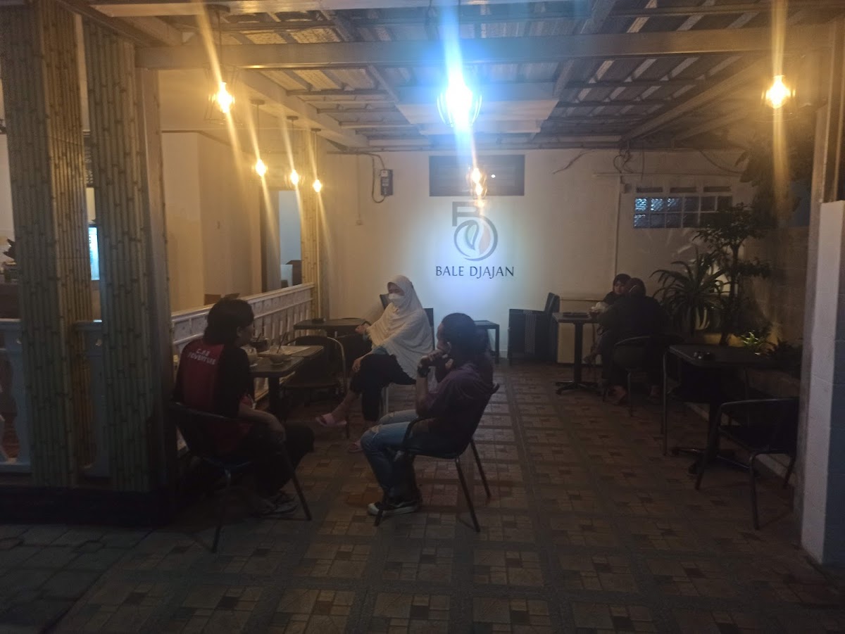 Bale Djajan | Cafe | Coffee Shop | Kopi Botolan | Depok Photo 4