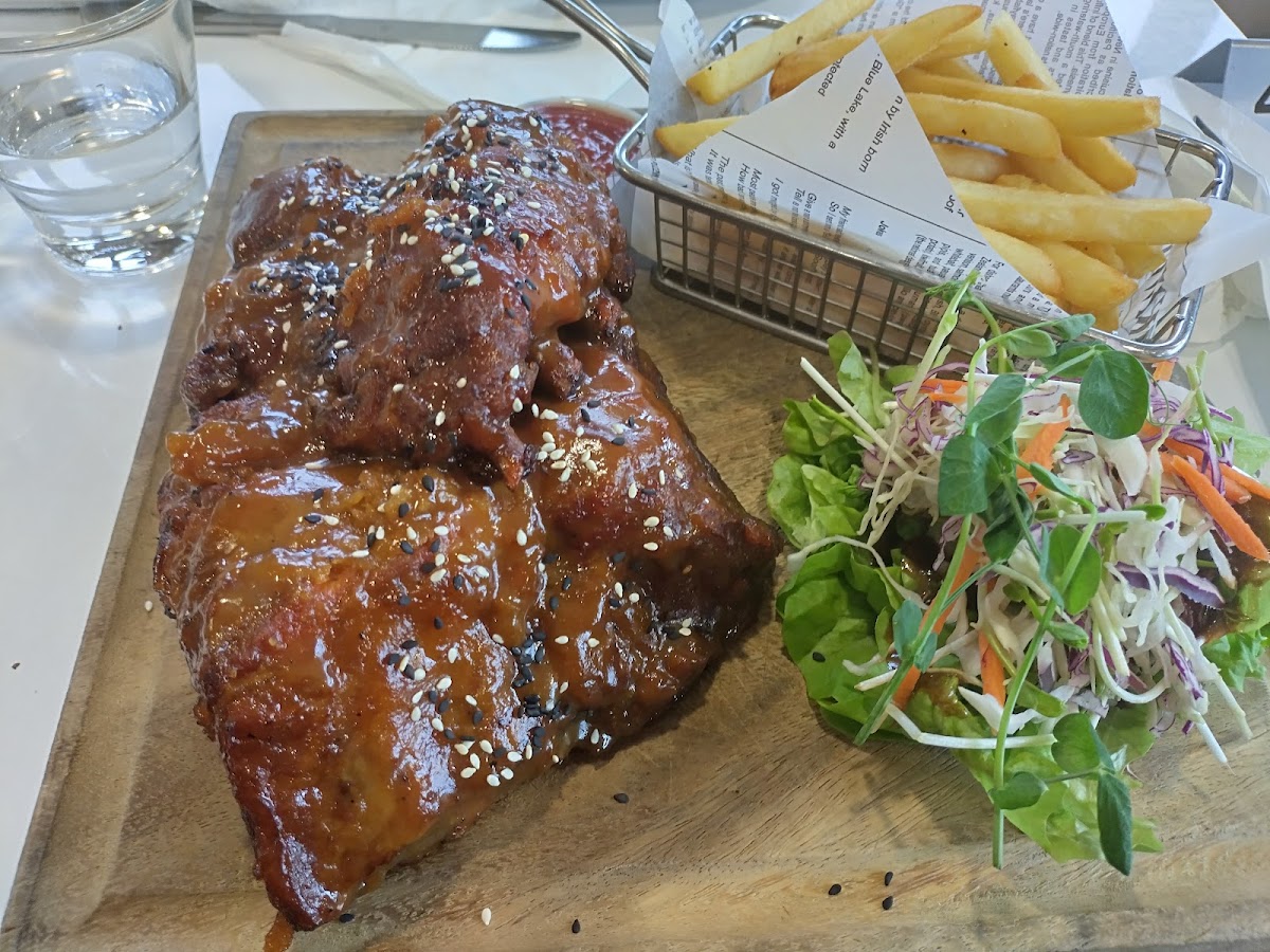 Nellies Wine Bar & Restaurant Photo 4